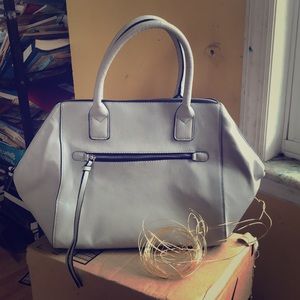 ✨The FABULOUS light gray handbag✨